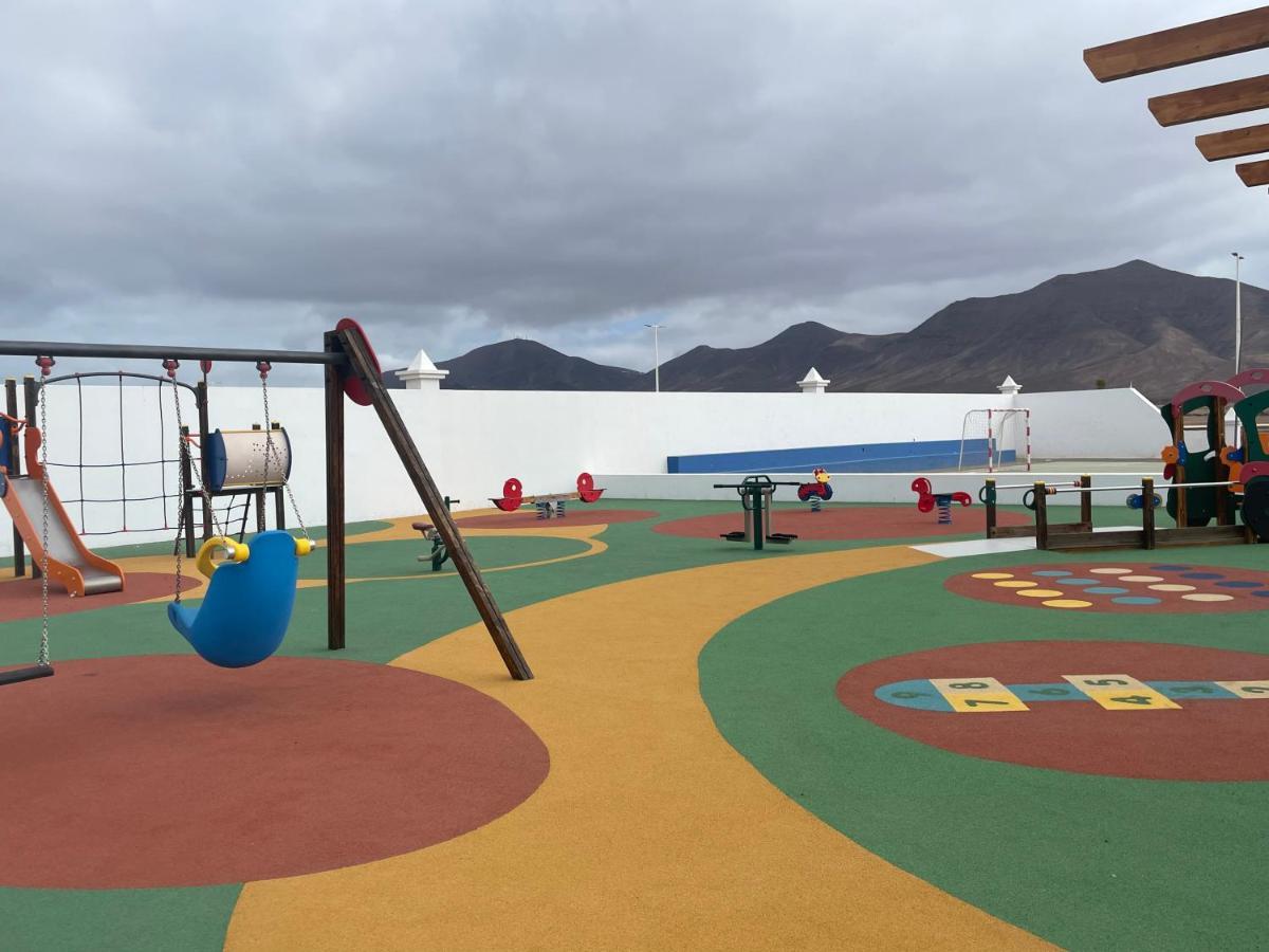 Izaro Apartamento Atico De Lujo Cerca De Playa Dorada Playa Blanca  Exterior foto